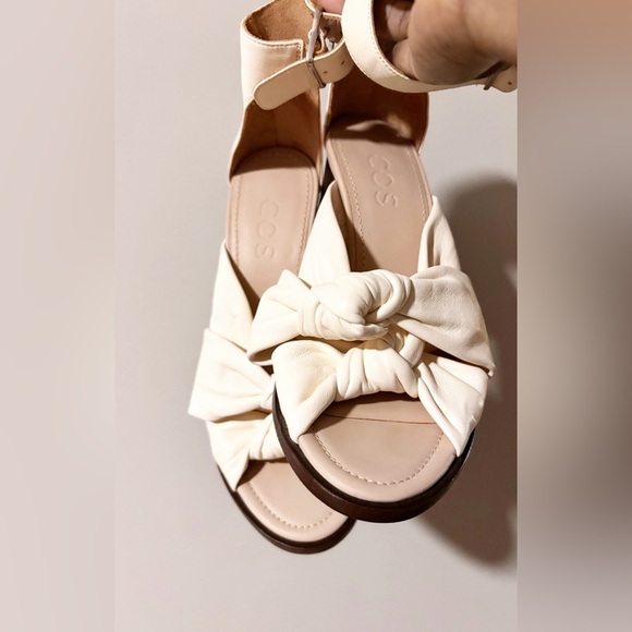 Cos white leather double knotted swing block heel size 6 USA practically new - Picture 8 of 10